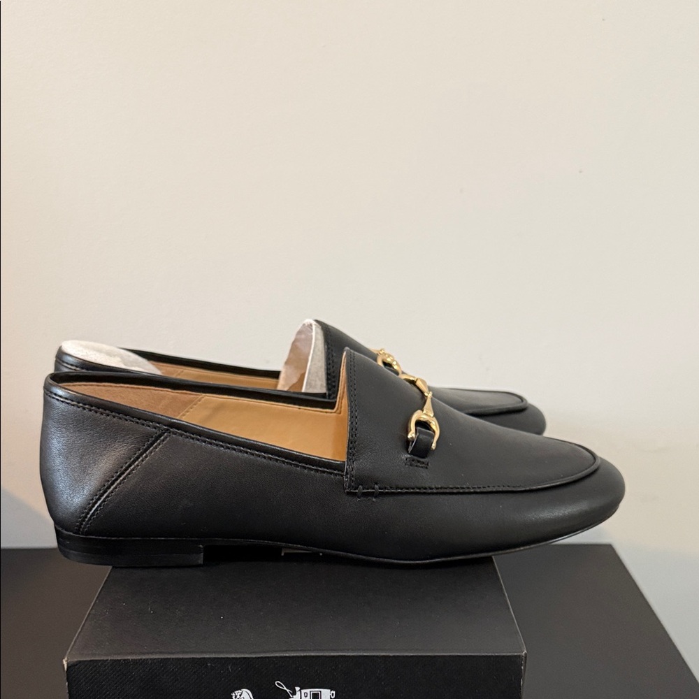 Coach Haley Leather Loafer in Black. Size 7 - Picture 7 of 8